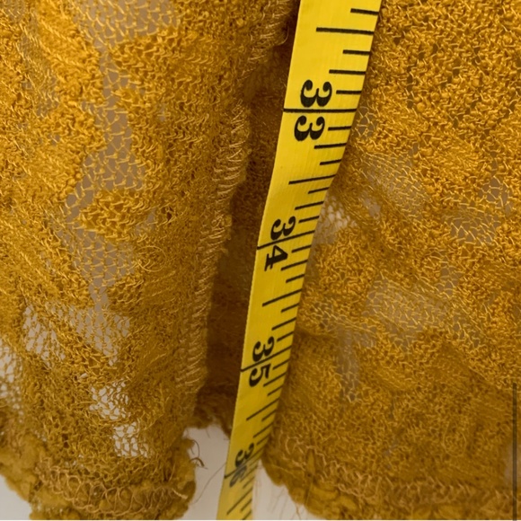 LuLaRoe Women’s Gold Lace Floral Coverup Duster - Picture 5 of 5